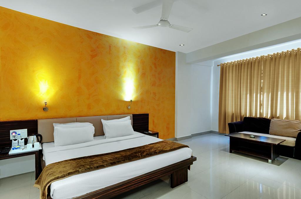 Hotel Balaji Central Ratlām الغرفة الصورة