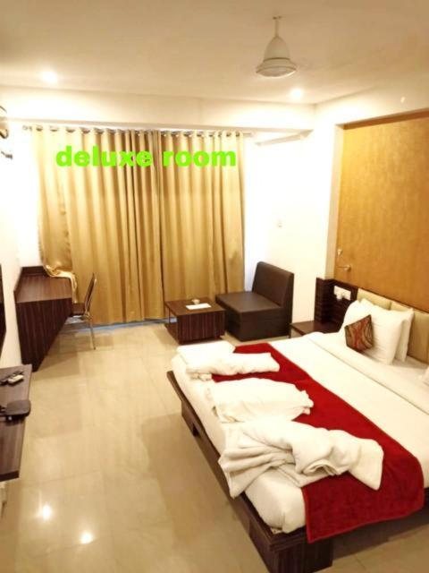 Hotel Balaji Central Ratlām الغرفة الصورة